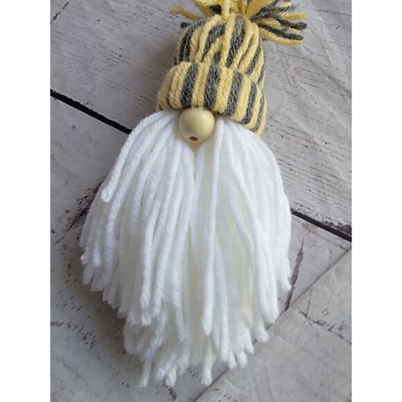 Handmade Hanging Yarn Pom Pom Christmas Gnomes Ornament Yellow And Gay Hat New - Picture 3 of 5